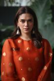Aditi-Rao-Hydari-orange-dress-pic-25-10-2021-7