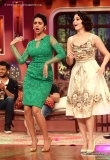 esha-gupta-during-humshakals-promotion-on-the-sets-of-comedy-nights-with-kapil-119184