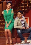 esha-gupta-during-humshakals-promotion-on-the-sets-of-comedy-nights-with-kapil-35164