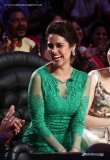 esha-gupta-during-humshakals-promotion-on-the-sets-of-comedy-nights-with-kapil-43589
