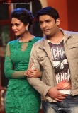 esha-gupta-during-humshakals-promotion-on-the-sets-of-comedy-nights-with-kapil-8775