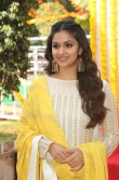 Keerthy suresh at her new movie opening (4)