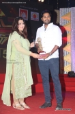 khushbu-at-v4-entertainers-film-awards-2016-5395