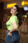 anchor-manjusha-in-jeans-and-top-hd-stills-16
