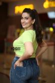 anchor-manjusha-in-jeans-and-top-hd-stills-17