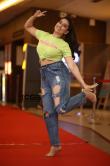 anchor-manjusha-in-jeans-and-top-hd-stills-3