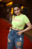 anchor-manjusha-in-jeans-and-top-hd-stills-8