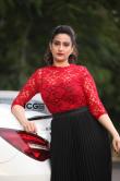 anchor-manjusha-in-red-dress-hd-images-23