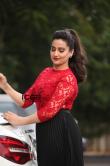 anchor-manjusha-in-red-dress-hd-images-28
