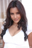 actress-priya-anand-2010-photos-1064251