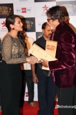 sonakshi-sinha-at-big-star-entertainment-awards-2013-54783