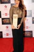 sonakshi-sinha-at-big-star-entertainment-awards-2013-72528