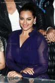 sonakshi-sinha-during-holiday-promotion-1972