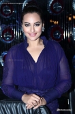sonakshi-sinha-during-holiday-promotion-44207