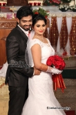 sruthi-lakshmi-with-her-husband-avin-anto-on-wedding-day-31158