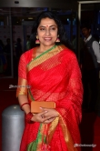 Suhasini Maniratnam at south filmfare awards 2017 (17)