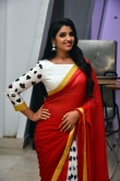 anchor shyamala in red saree stills (1)