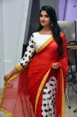 anchor shyamala in red saree stills (12)