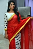 anchor shyamala in red saree stills (13)