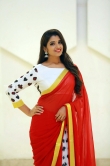 anchor shyamala in red saree stills (15)