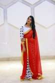 anchor shyamala in red saree stills (16)