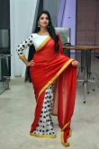 anchor shyamala in red saree stills (3)