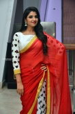 anchor shyamala in red saree stills (5)