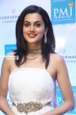 Taapsee Pannu launches Forevermark diamond collection at PMJ Jewels stills (17)