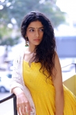 diksha sharma raina in yellow dress stills (13)