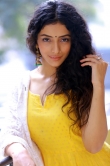 diksha sharma raina in yellow dress stills (14)