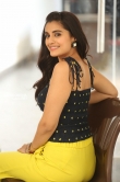 divyansh kaushik photos during her interview (16)