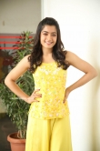 Rashmika Mandanna in yellow dress (14)