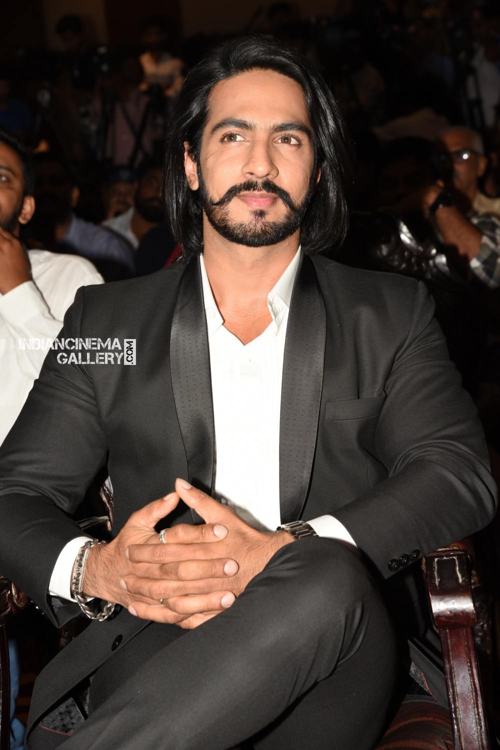 Singam-3 Villain Thakur Anoop Singh 2017 HD Gallery - Gethu Cinema | Long hair  styles men, Hair and beard styles, Long hair styles