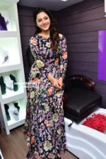 Mehreen Pirzada Inaugurates Naturals beauty salon stillsJPG (20)